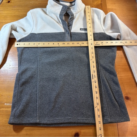 Columbia Women’s Cream and Gray Fleece Pullover - Picture 3 of 8